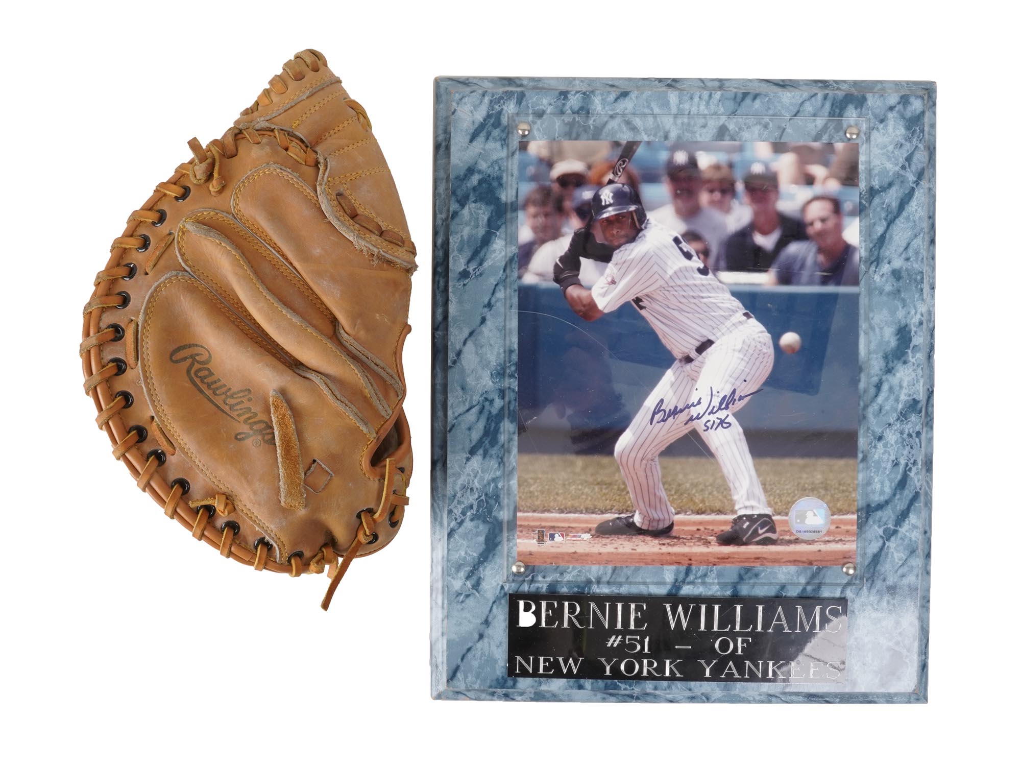 VINTAGE BASEBALL GLOVE PHOTO OF BERNIE WILLIAMS PIC-